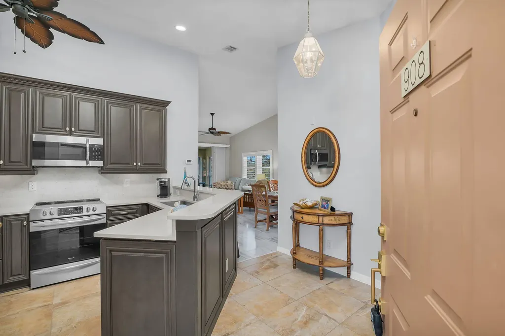 194 Newport Drive Naples FL 34114