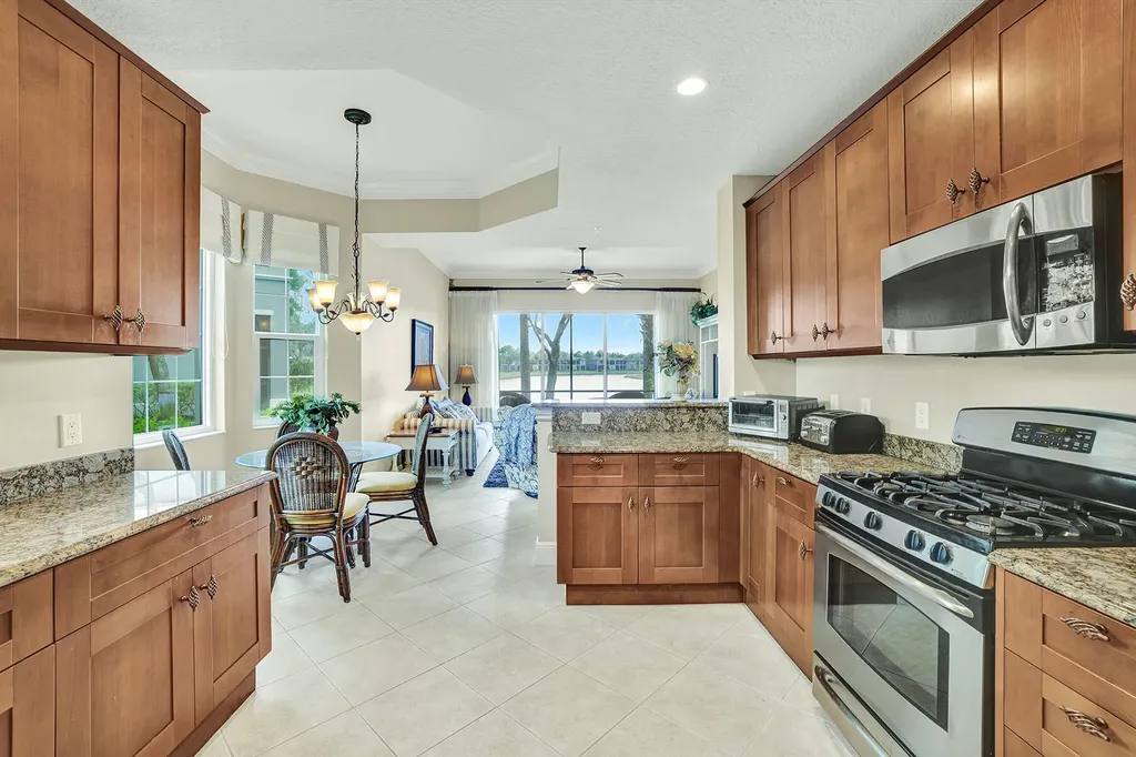 9234 Tesoro Naples FL 34114