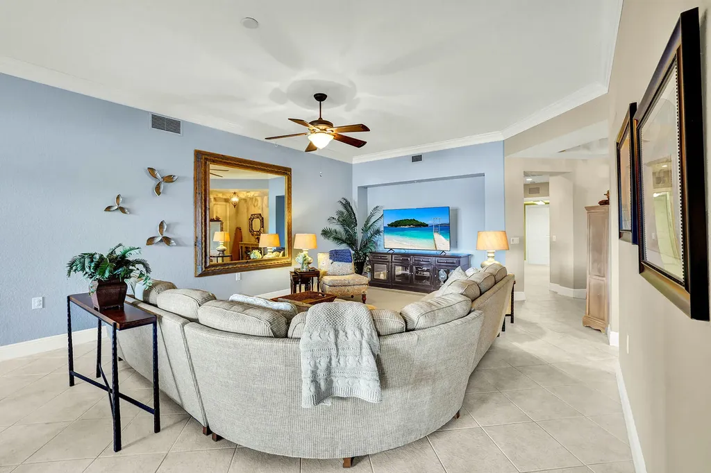 9234 Tesoro Naples FL 34114