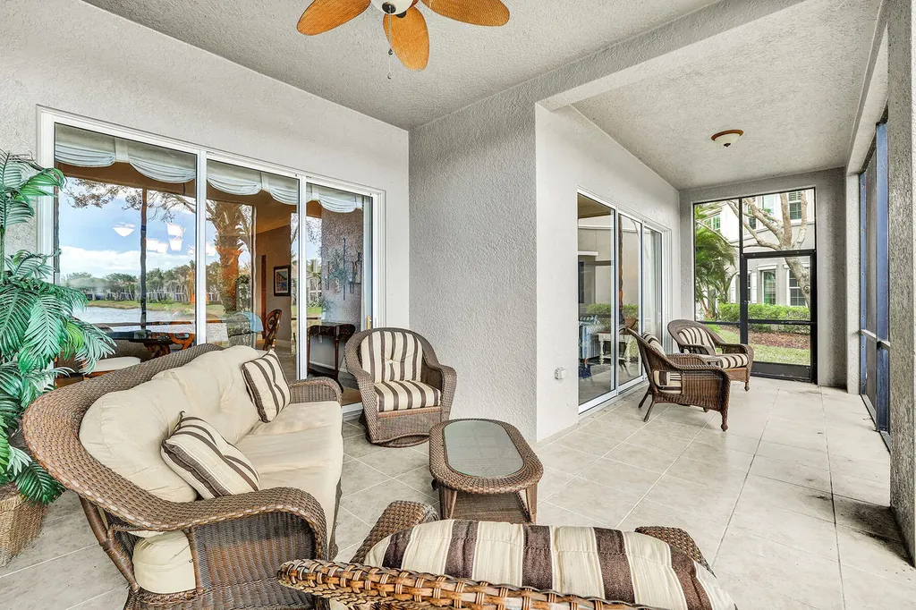 9234 Tesoro Naples FL 34114
