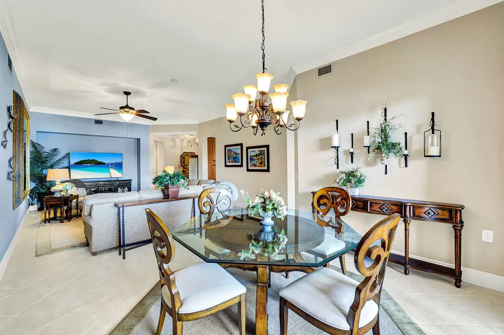 9234 Tesoro Naples FL 34114
