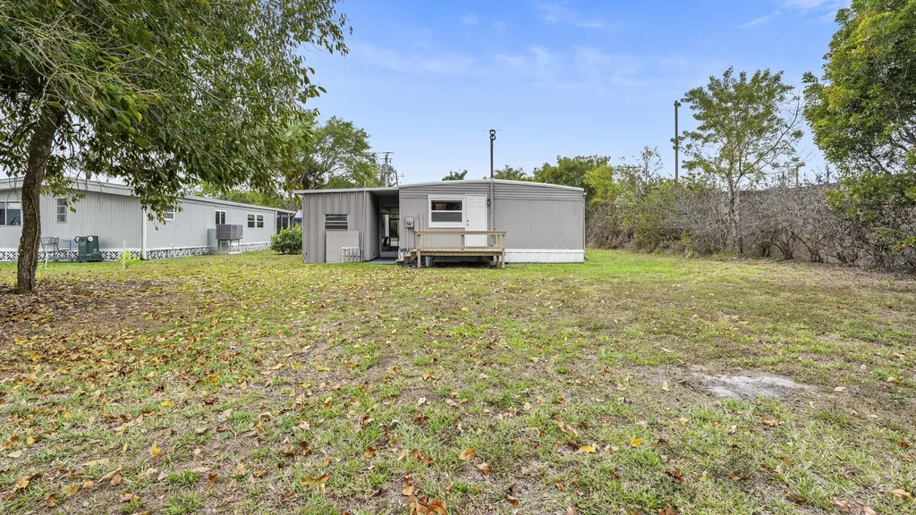 851 Manatee Road Naples FL 34114