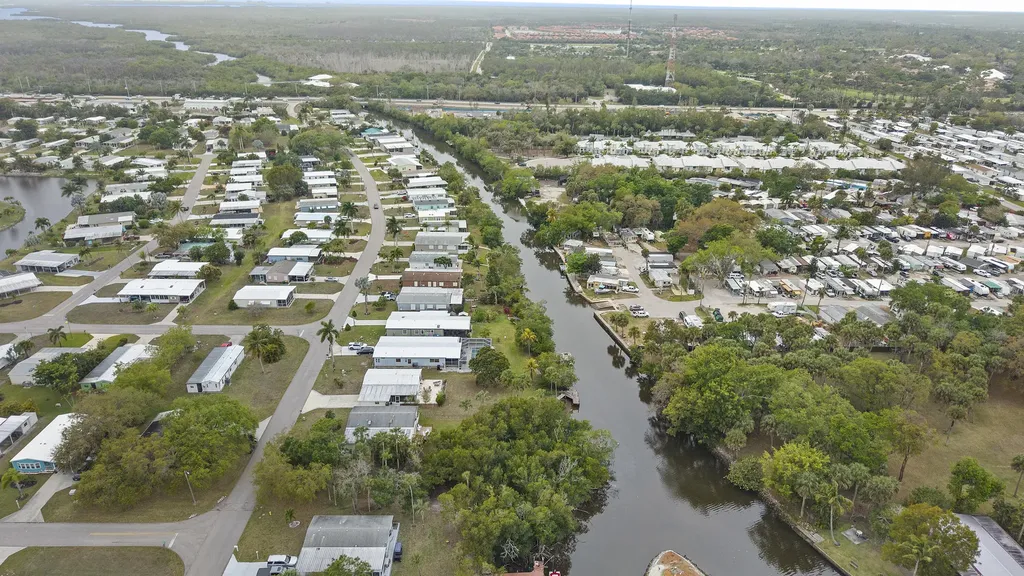 851 Manatee Road Naples FL 34114