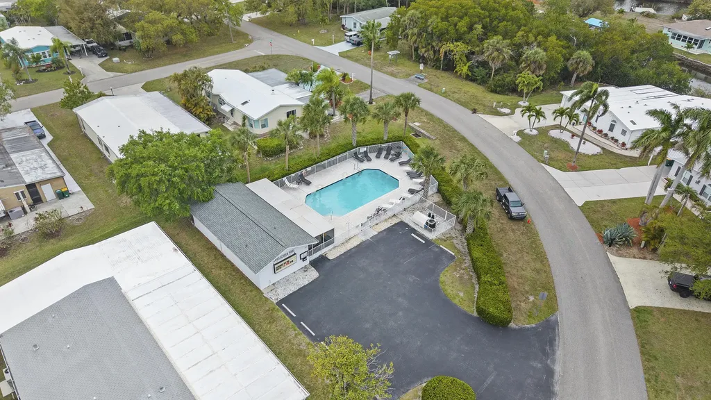 851 Manatee Road Naples FL 34114
