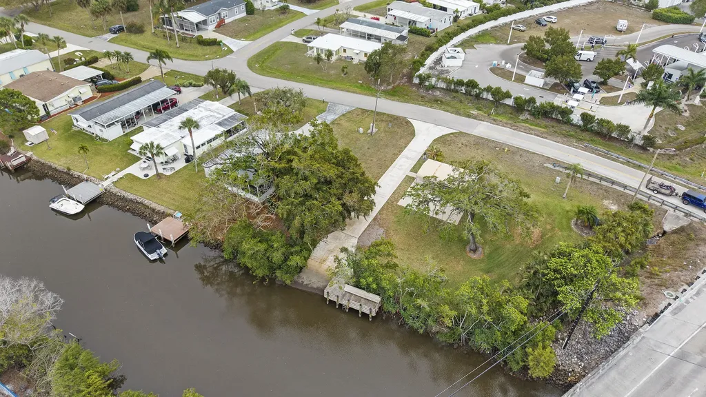 851 Manatee Road Naples FL 34114
