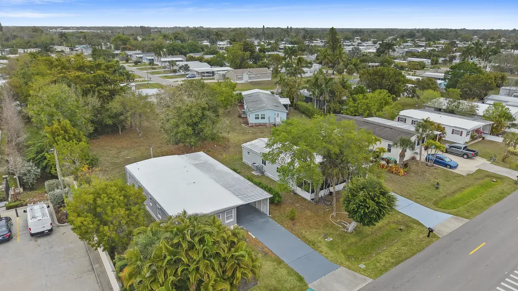 851 Manatee Road Naples FL 34114