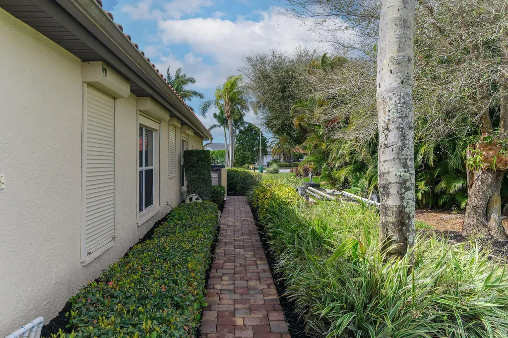 101 Morning Star Cay Naples FL 34114