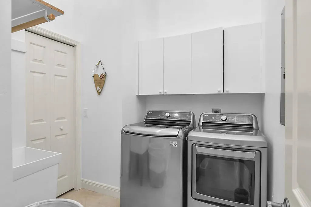 6730 Beach Resort Naples FL 34114