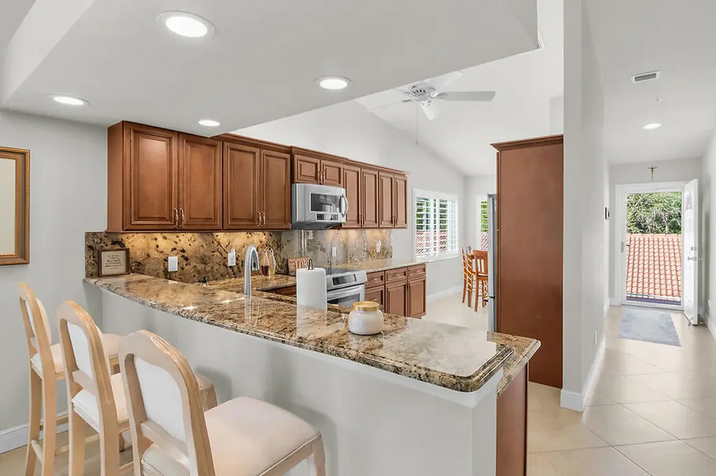 6730 Beach Resort Naples FL 34114