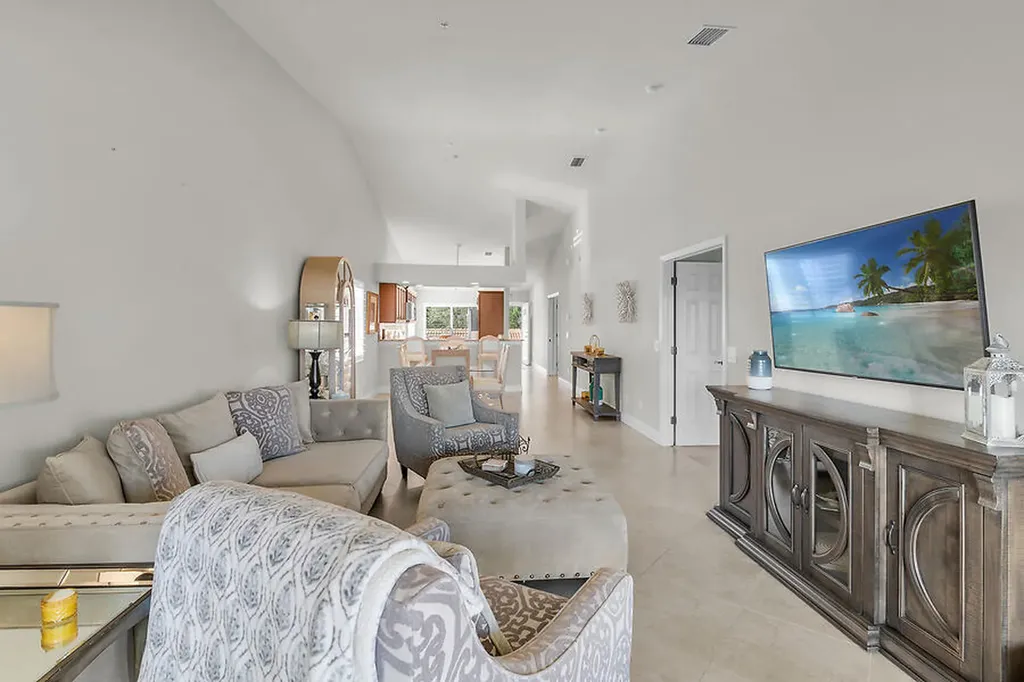 6730 Beach Resort Naples FL 34114