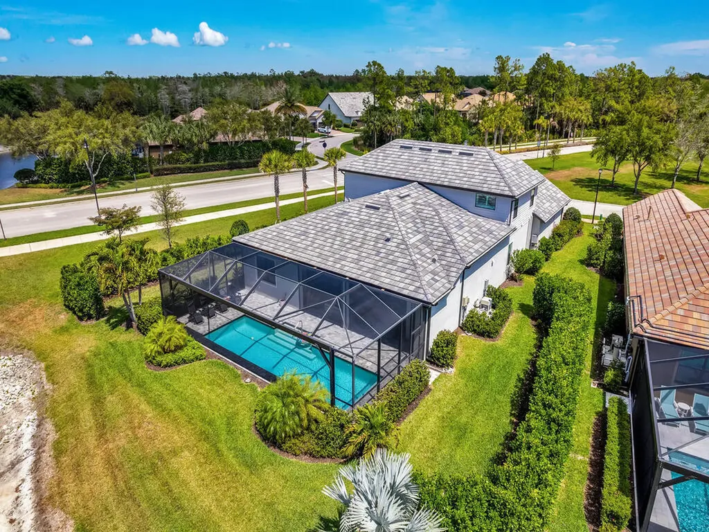 7229 Wiregrass Court Naples FL 34114