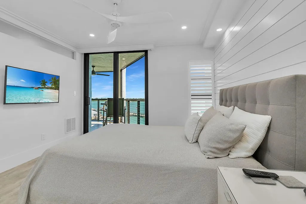 1085 Bald Eagle Drive Marco Island FL 34145