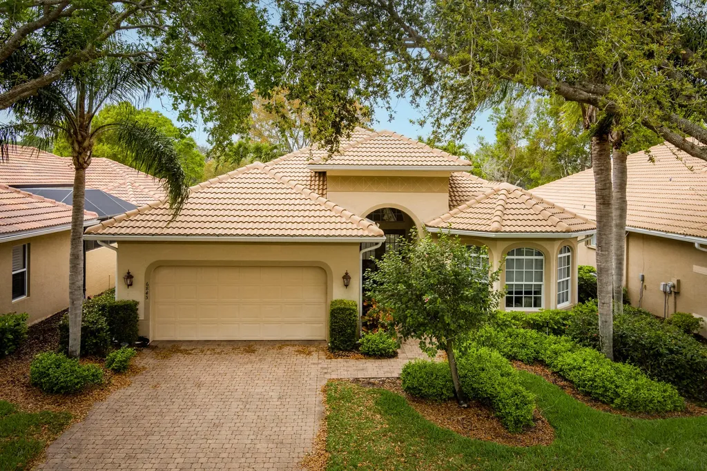 6845 Bent Grass Drive Naples FL 34113