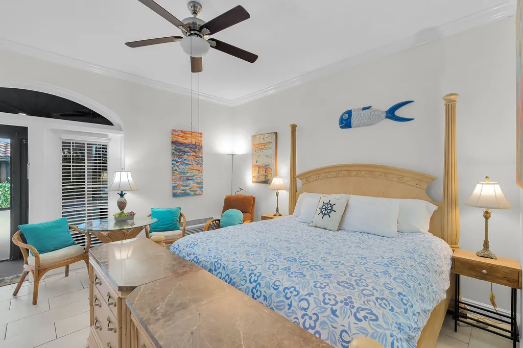 25000 Tamiami E Naples FL 34114