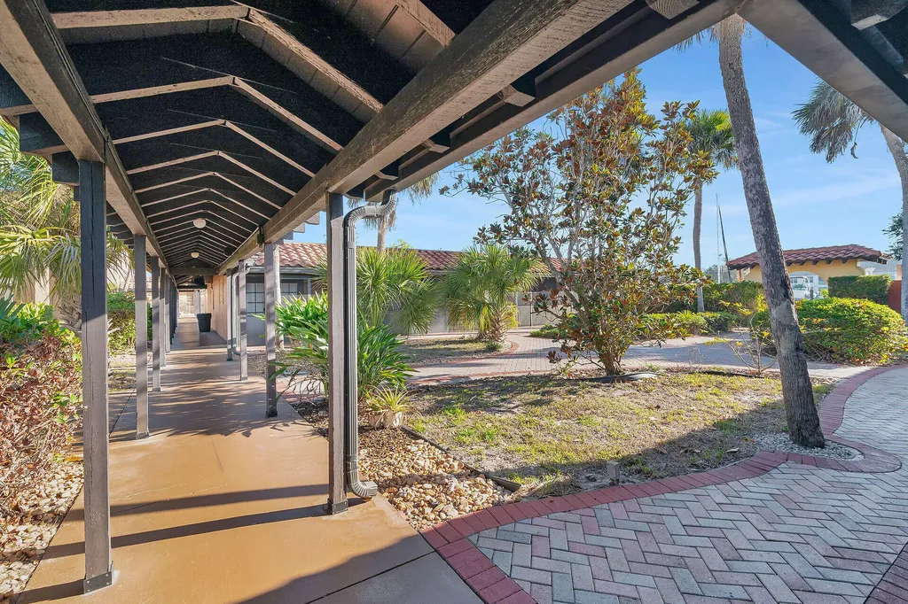 25000 Tamiami E Naples FL 34114