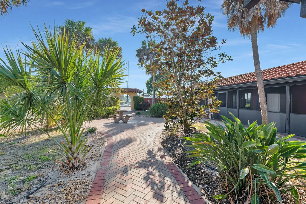 25000 Tamiami E Naples FL 34114