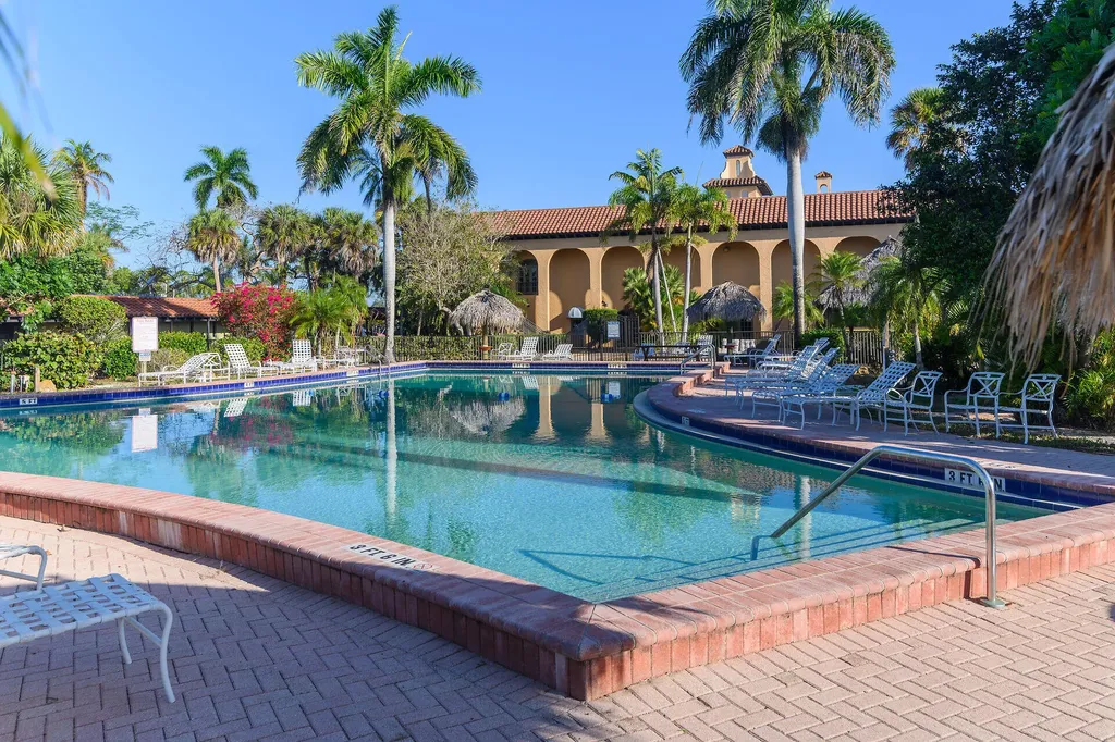 25000 Tamiami E Naples FL 34114