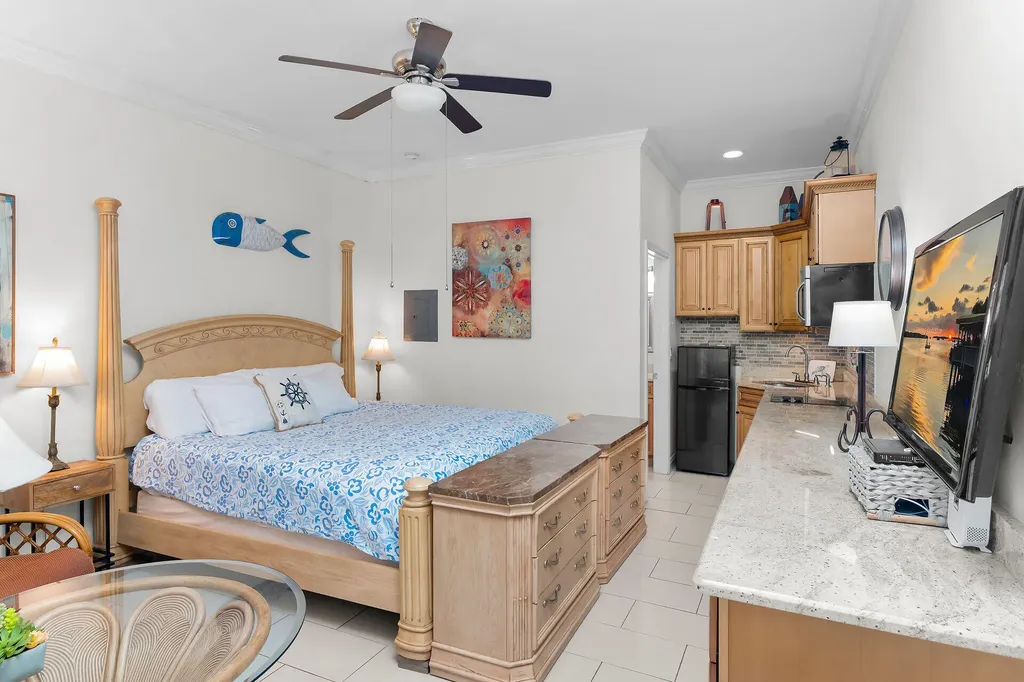 25000 Tamiami E Naples FL 34114