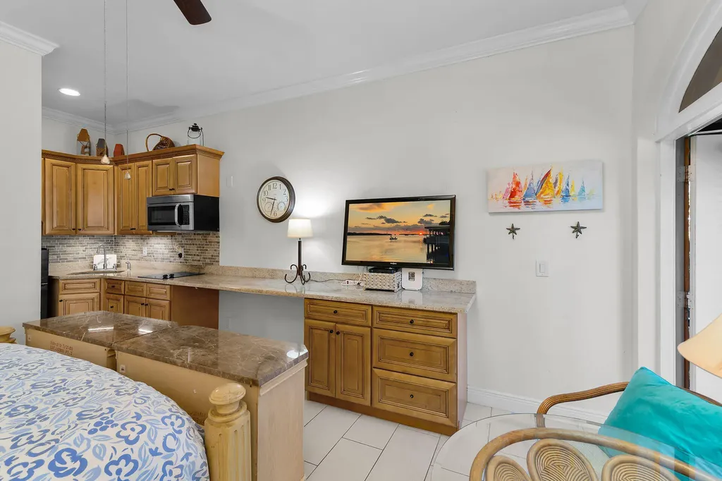 25000 Tamiami E Naples FL 34114