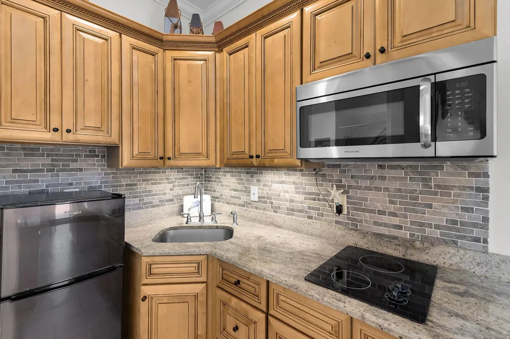 25000 Tamiami E Naples FL 34114