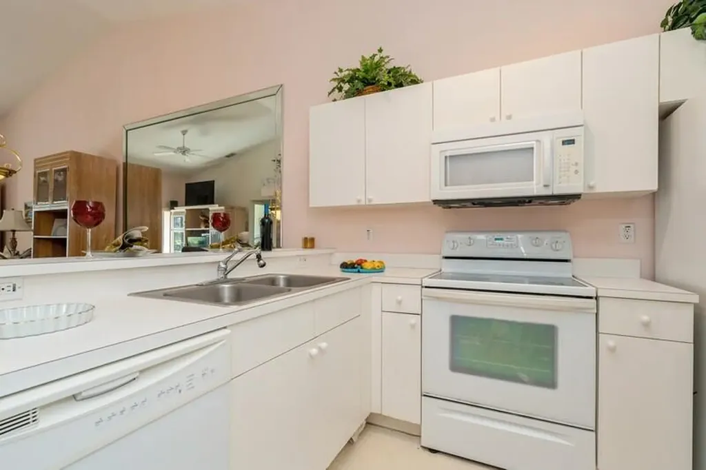 1336 Mainsail Naples FL 34114