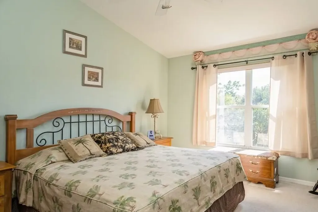 1336 Mainsail Naples FL 34114