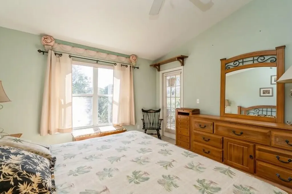 1336 Mainsail Naples FL 34114
