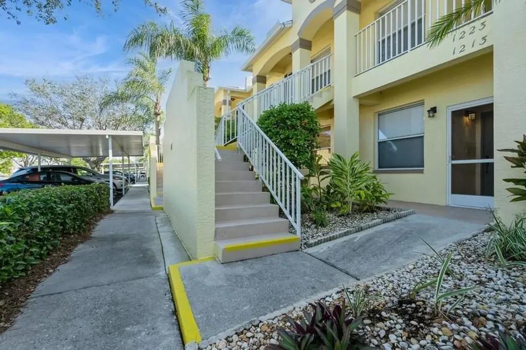 1336 Mainsail Naples FL 34114