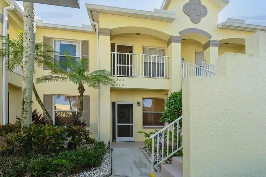 1336 Mainsail Naples FL 34114