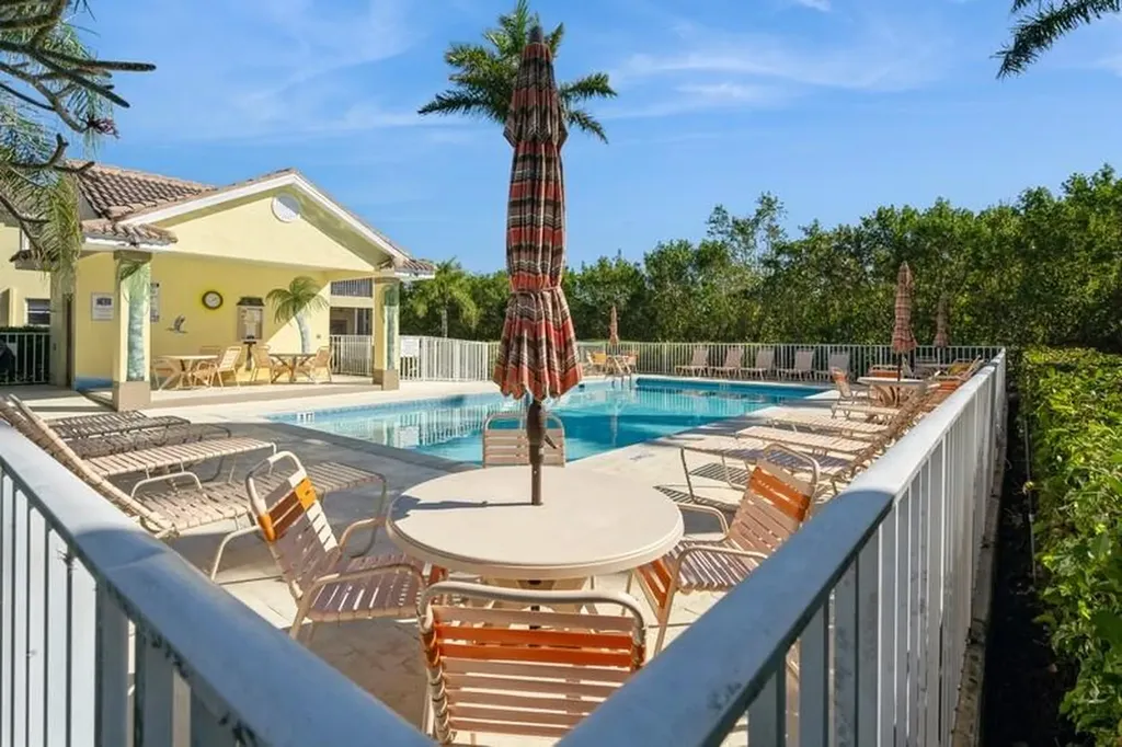1336 Mainsail Naples FL 34114