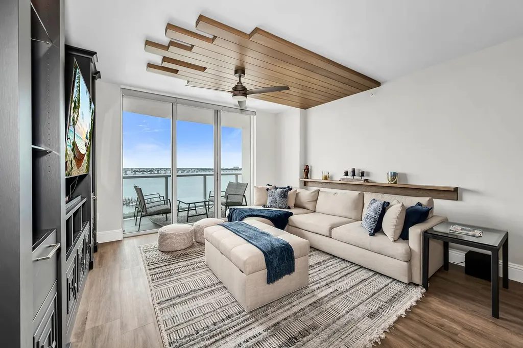 3000 Oasis Grand Boulevard Fort Myers FL 33916