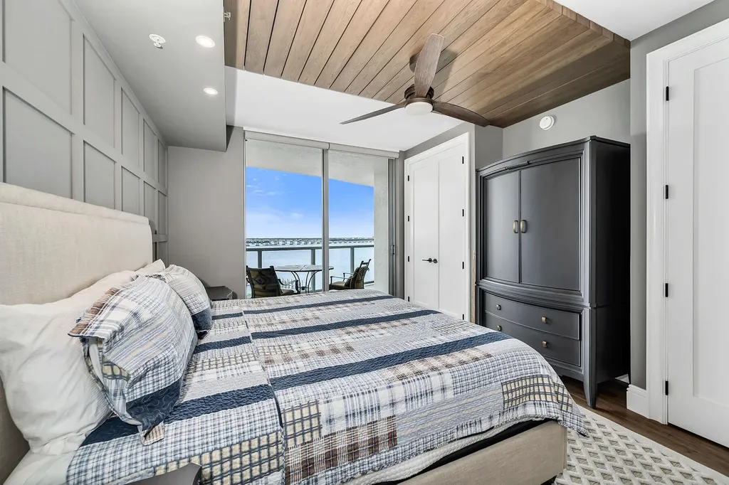 3000 Oasis Grand Boulevard Fort Myers FL 33916