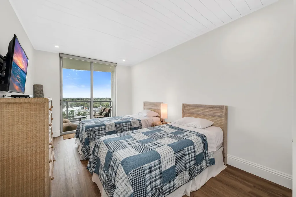 3000 Oasis Grand Boulevard Fort Myers FL 33916