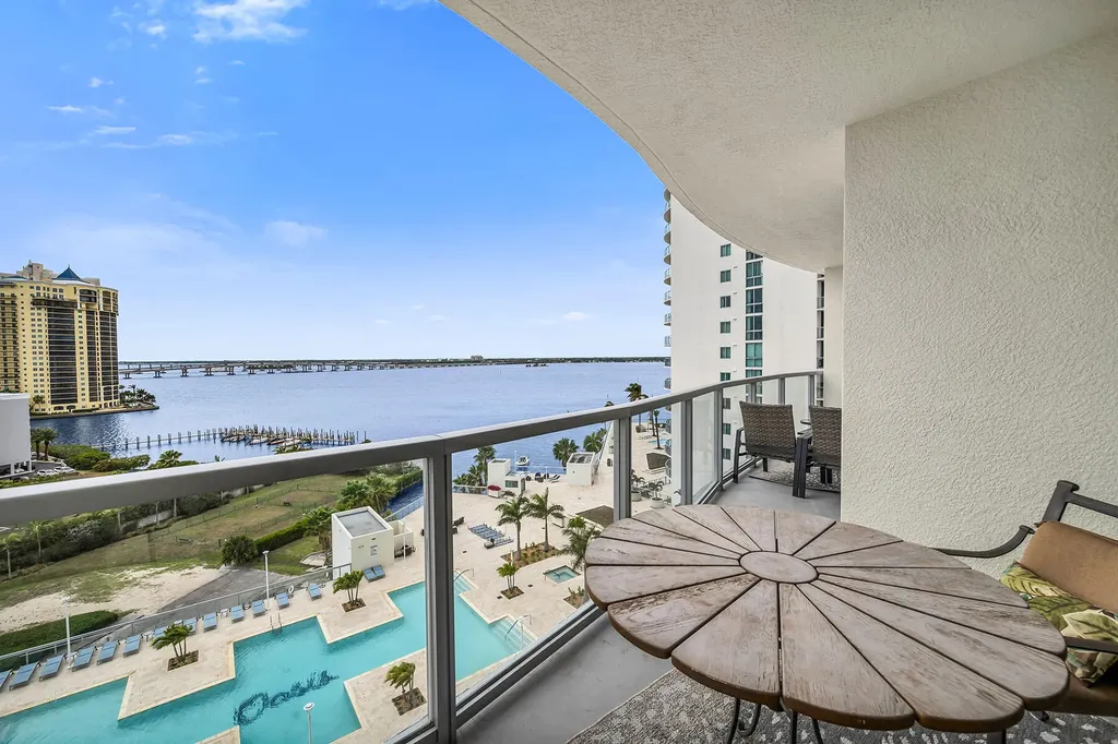 3000 Oasis Grand Boulevard Fort Myers FL 33916