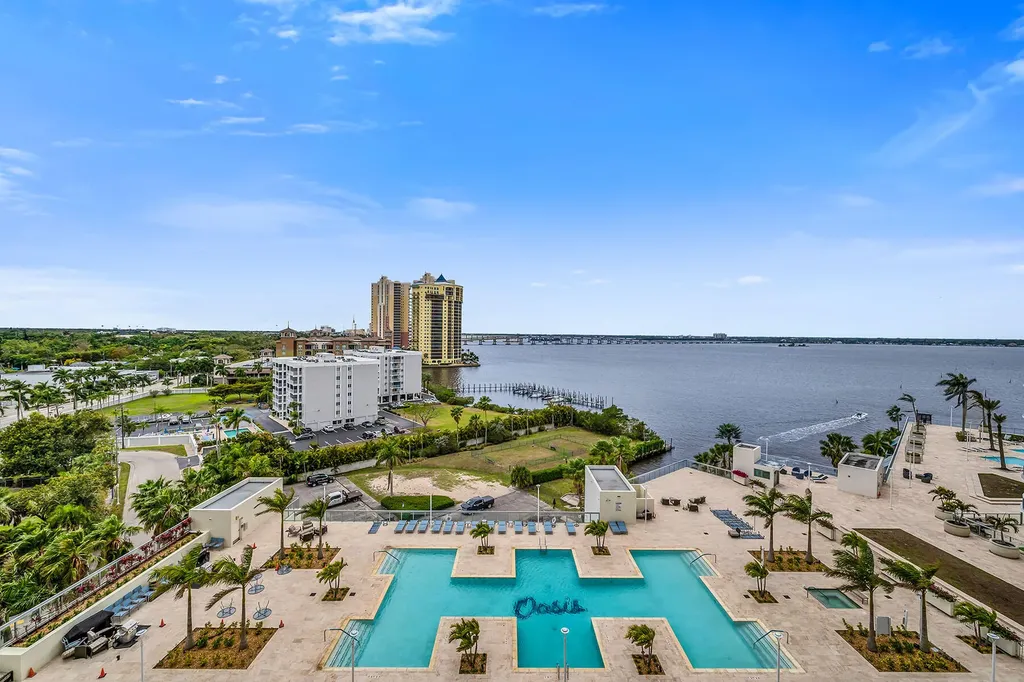 3000 Oasis Grand Boulevard Fort Myers FL 33916