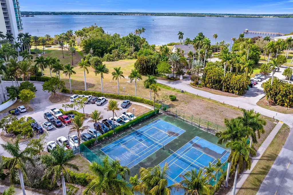 3000 Oasis Grand Boulevard Fort Myers FL 33916