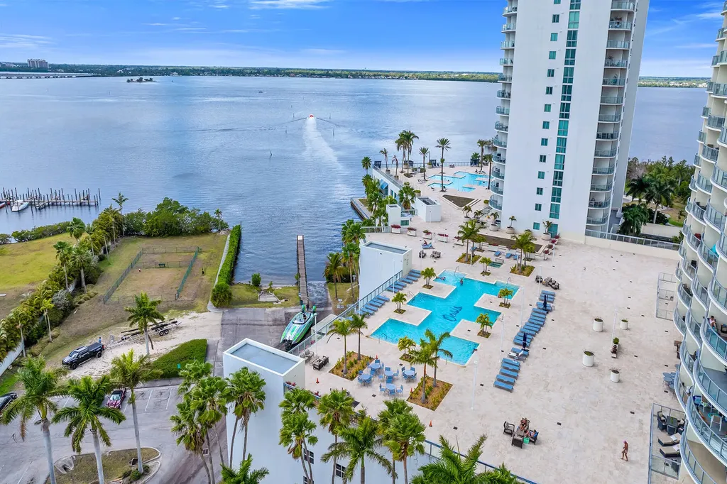 3000 Oasis Grand Boulevard Fort Myers FL 33916