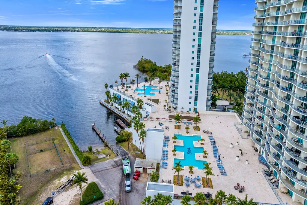 3000 Oasis Grand Boulevard Fort Myers FL 33916