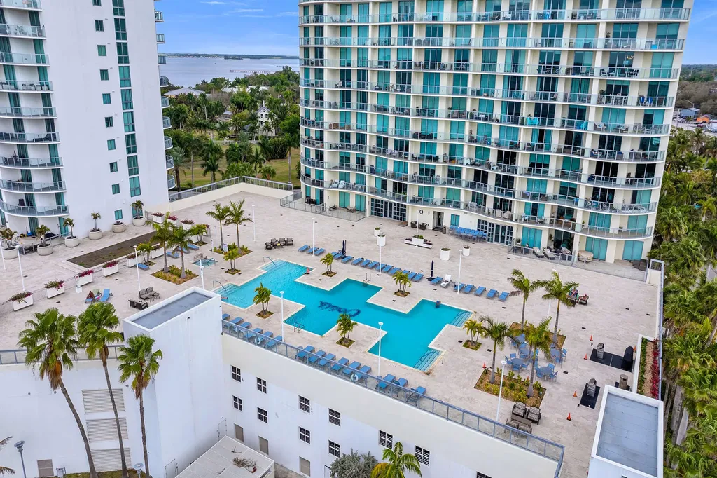 3000 Oasis Grand Boulevard Fort Myers FL 33916