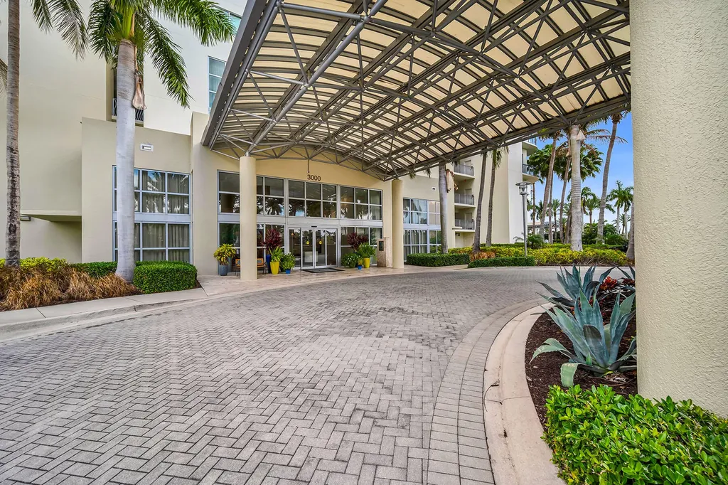 3000 Oasis Grand Boulevard Fort Myers FL 33916