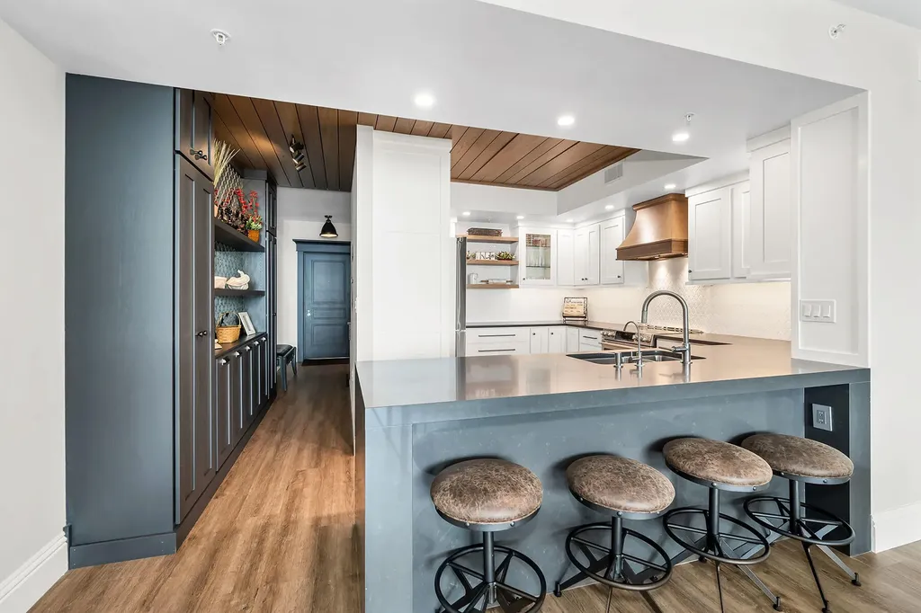 3000 Oasis Grand Boulevard Fort Myers FL 33916