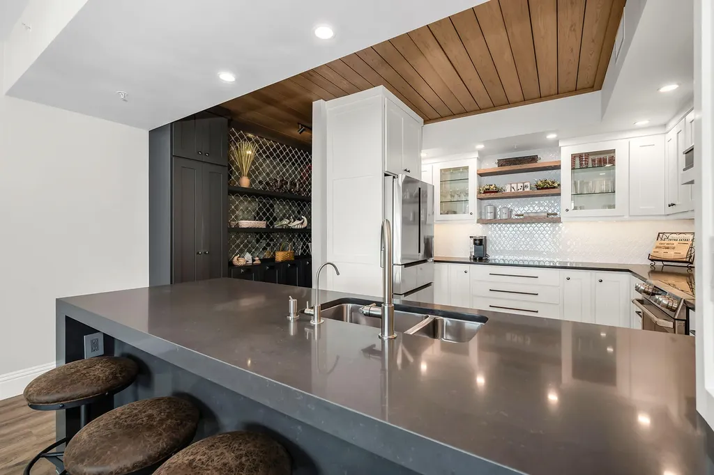 3000 Oasis Grand Boulevard Fort Myers FL 33916