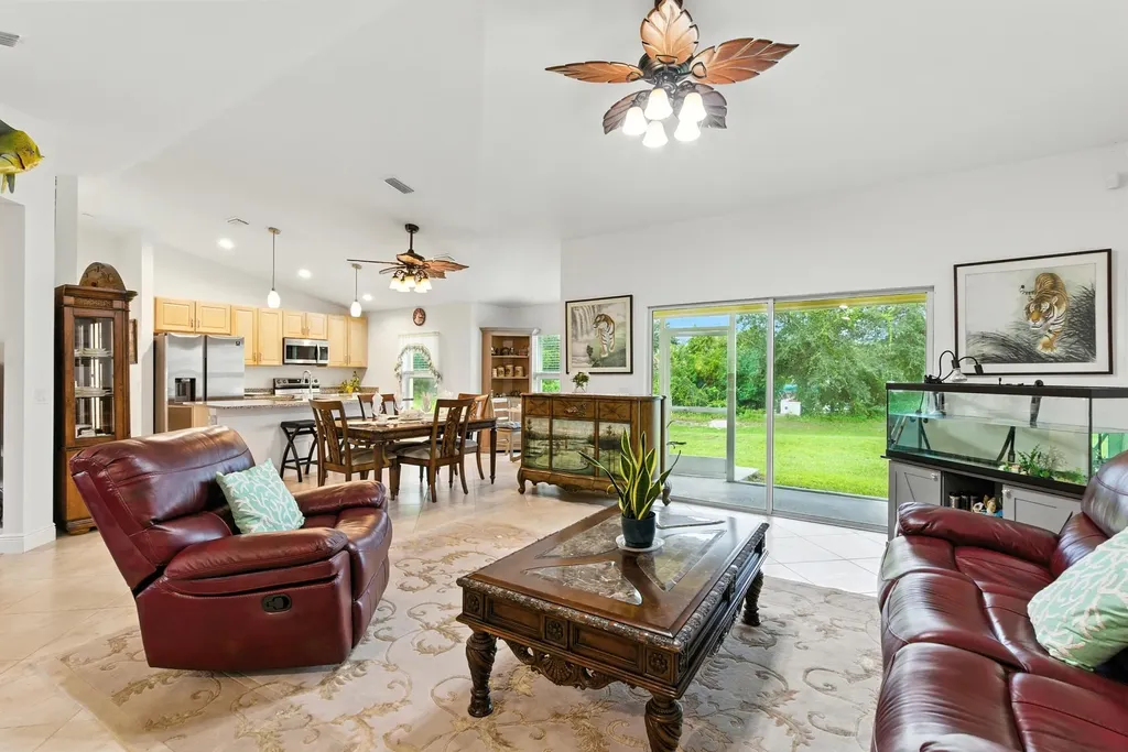 176 Venus Cay Naples FL 34114