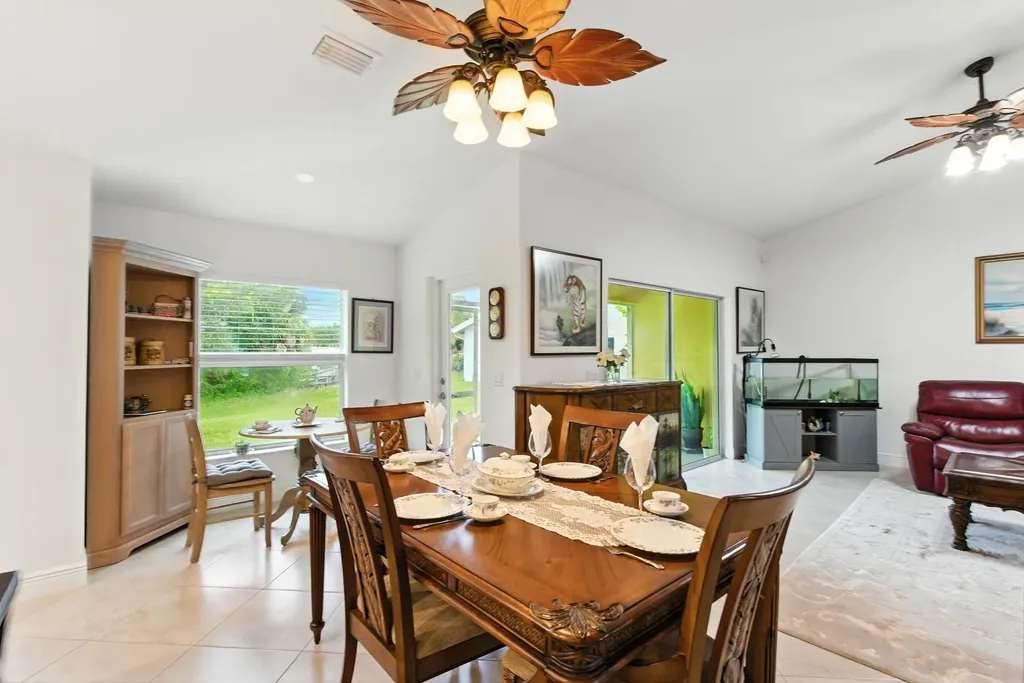 176 Venus Cay Naples FL 34114