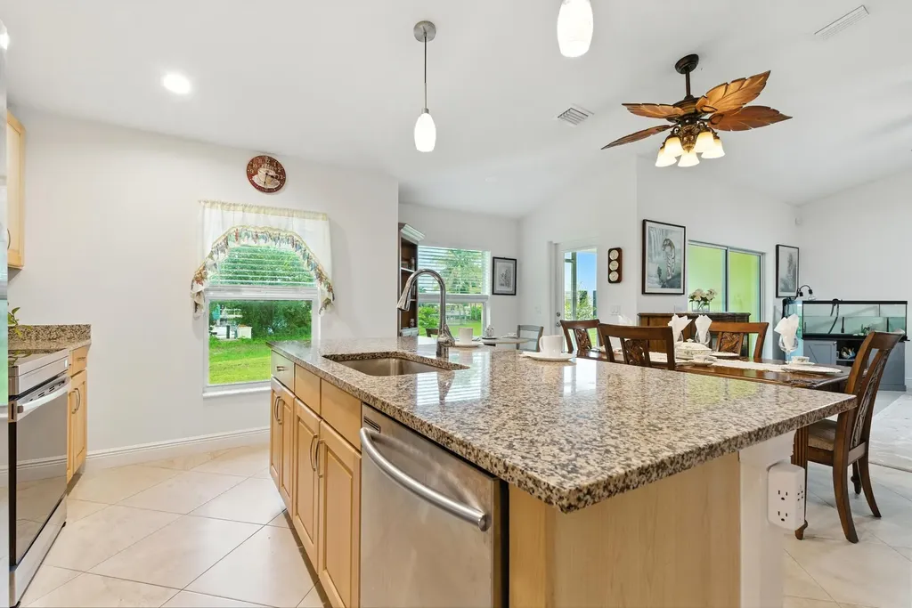 176 Venus Cay Naples FL 34114