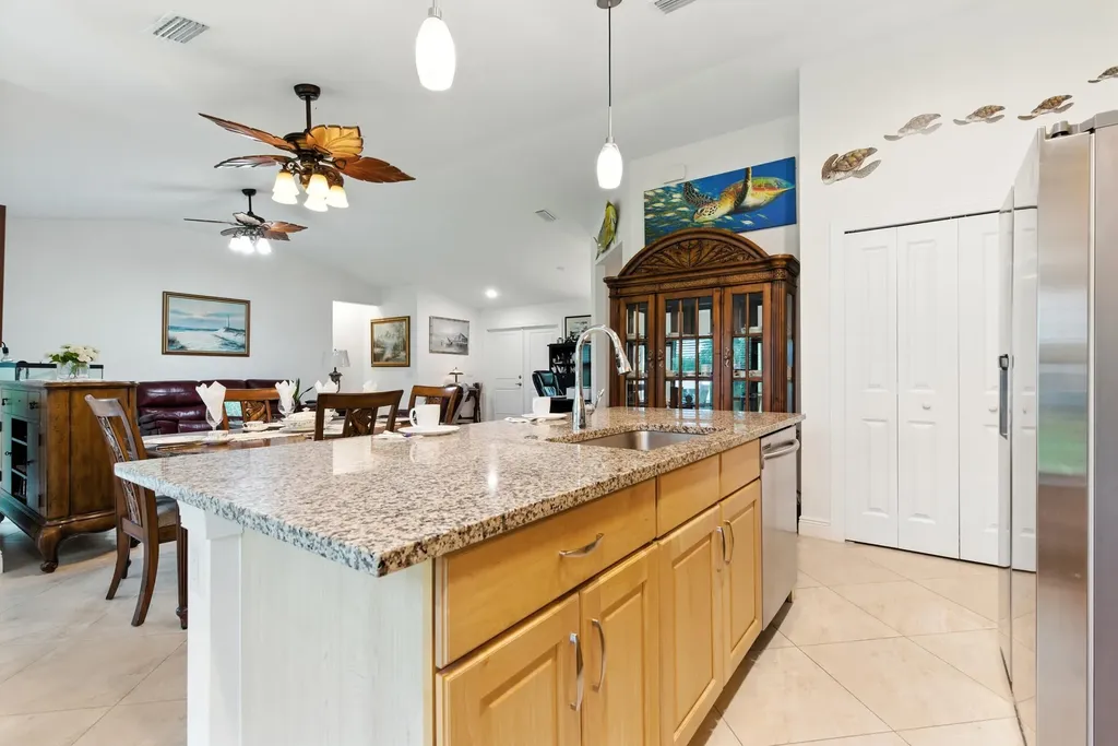176 Venus Cay Naples FL 34114