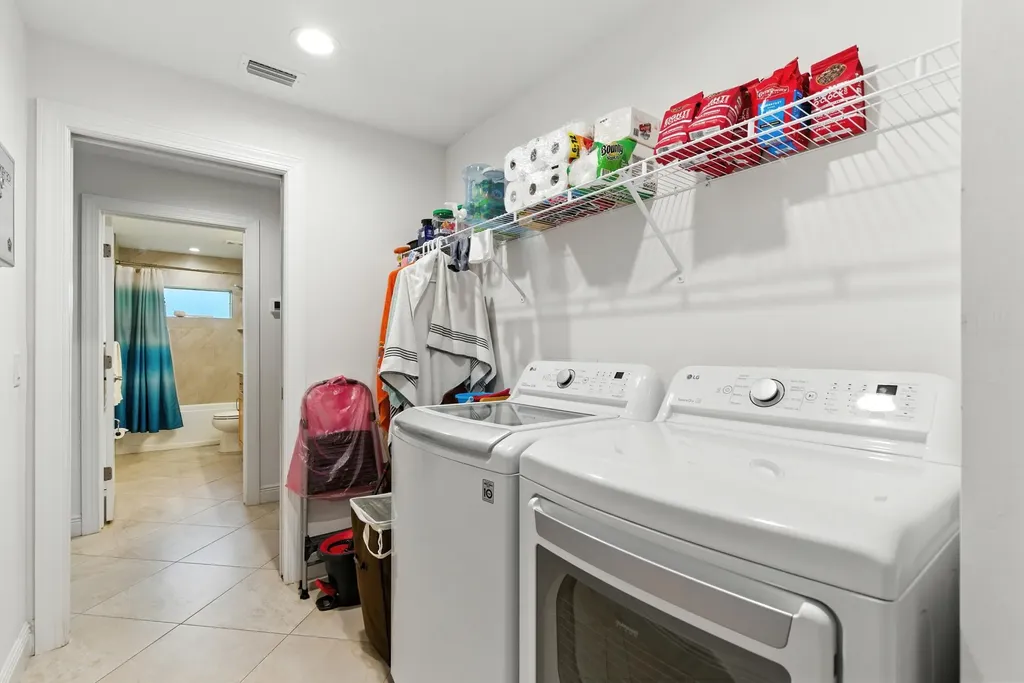 176 Venus Cay Naples FL 34114