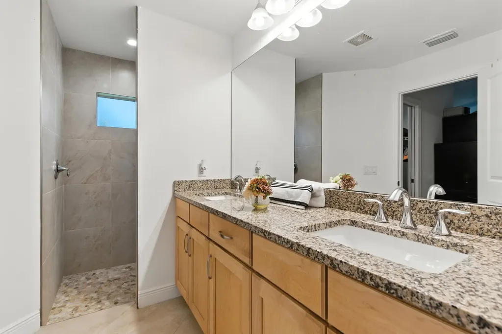 176 Venus Cay Naples FL 34114