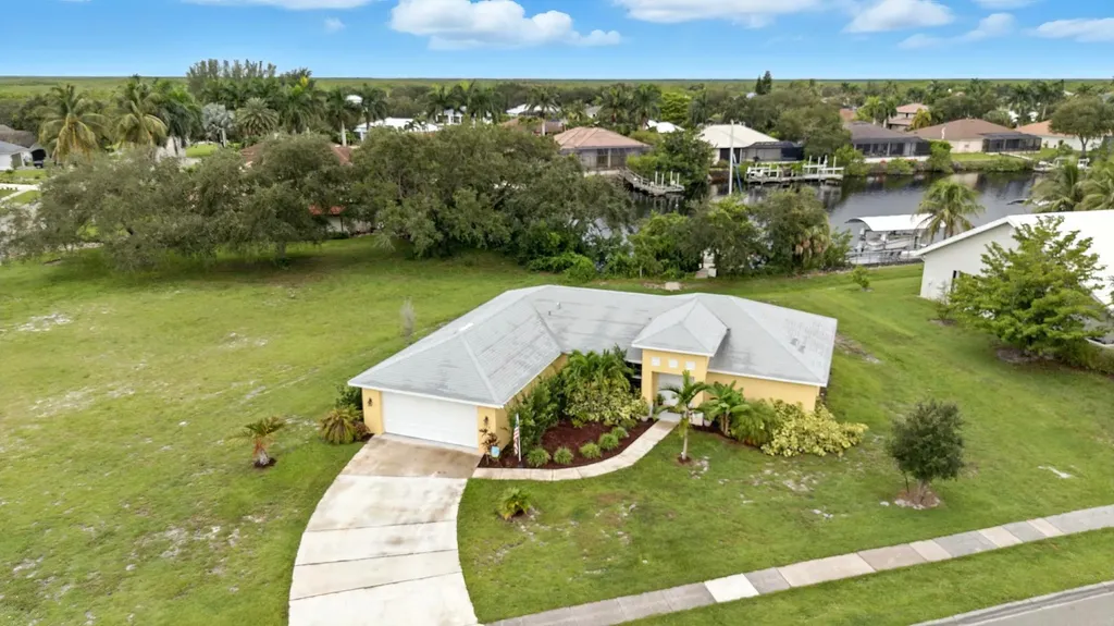 176 Venus Cay Naples FL 34114