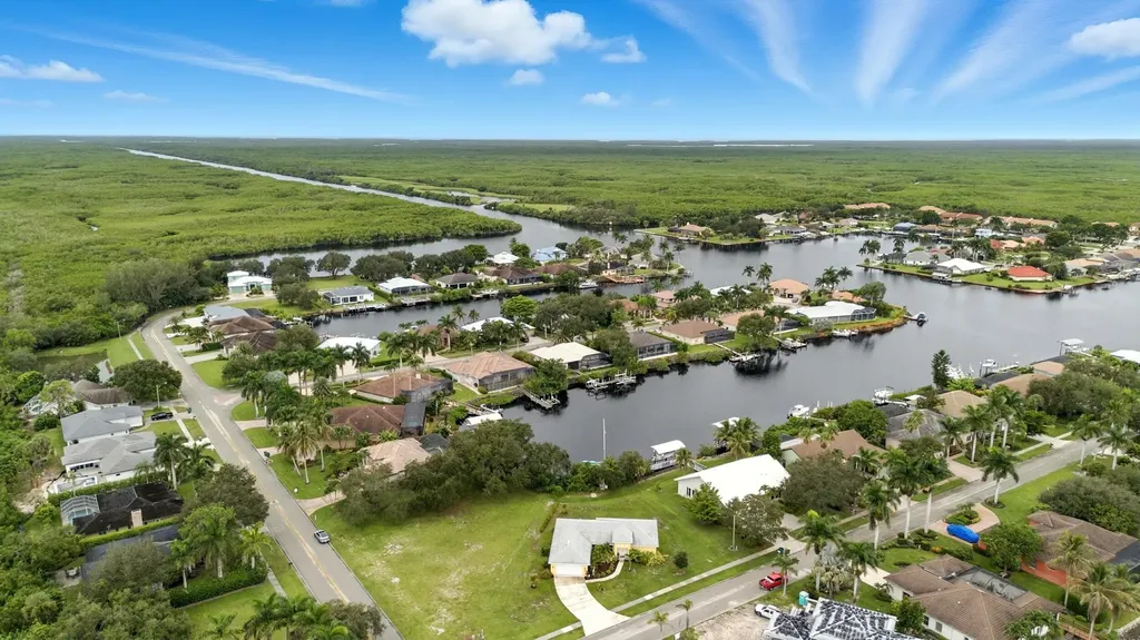 176 Venus Cay Naples FL 34114